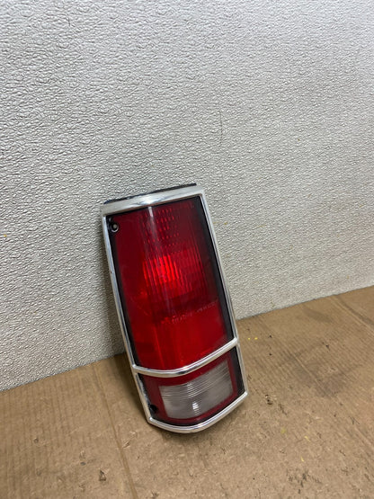1983 - 1994 Chevrolet S10 GMC Sonoma Left Driver Tail Light Oem AA6733 DG2