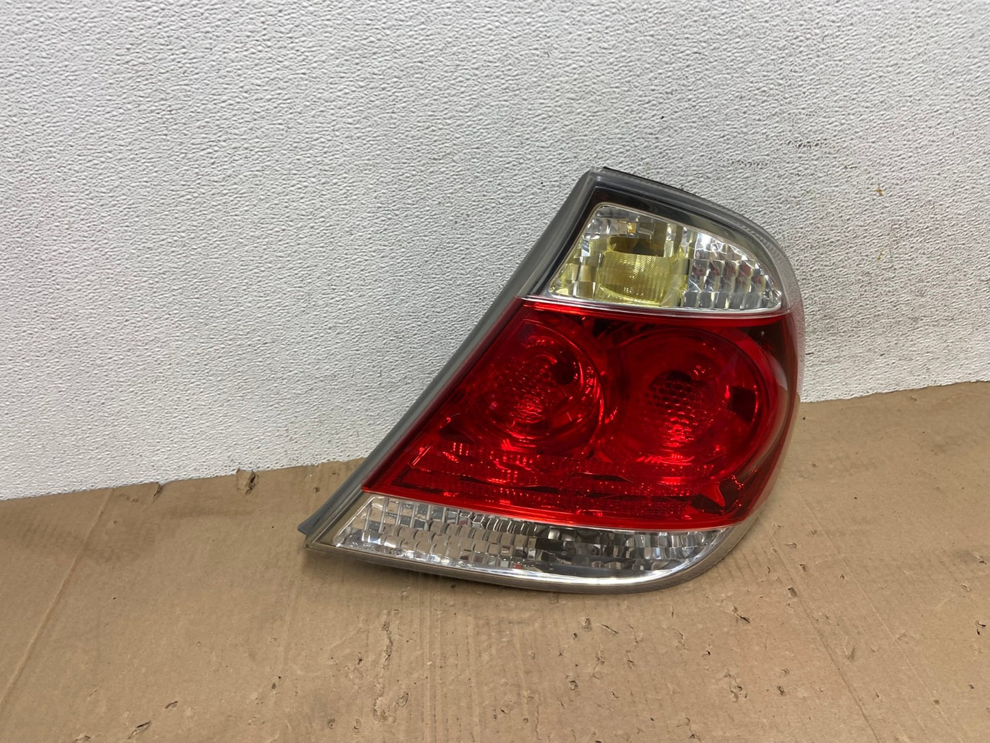 2005 to 2006 Toyota Camry Tail Light Right Passenger Side AE9201 LK2