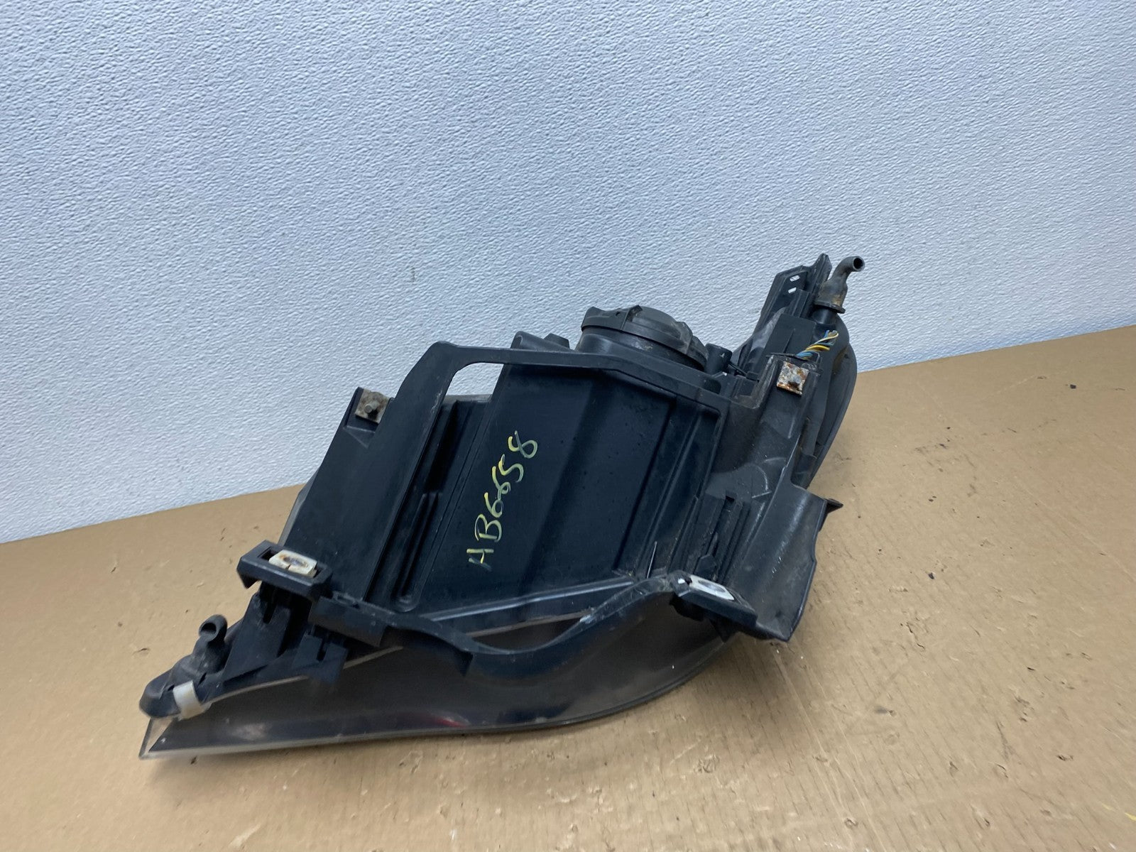 Halogen 2004 -2007 BMW 535i 5 Series Right Passenger Side Headlight AB6658 DW7