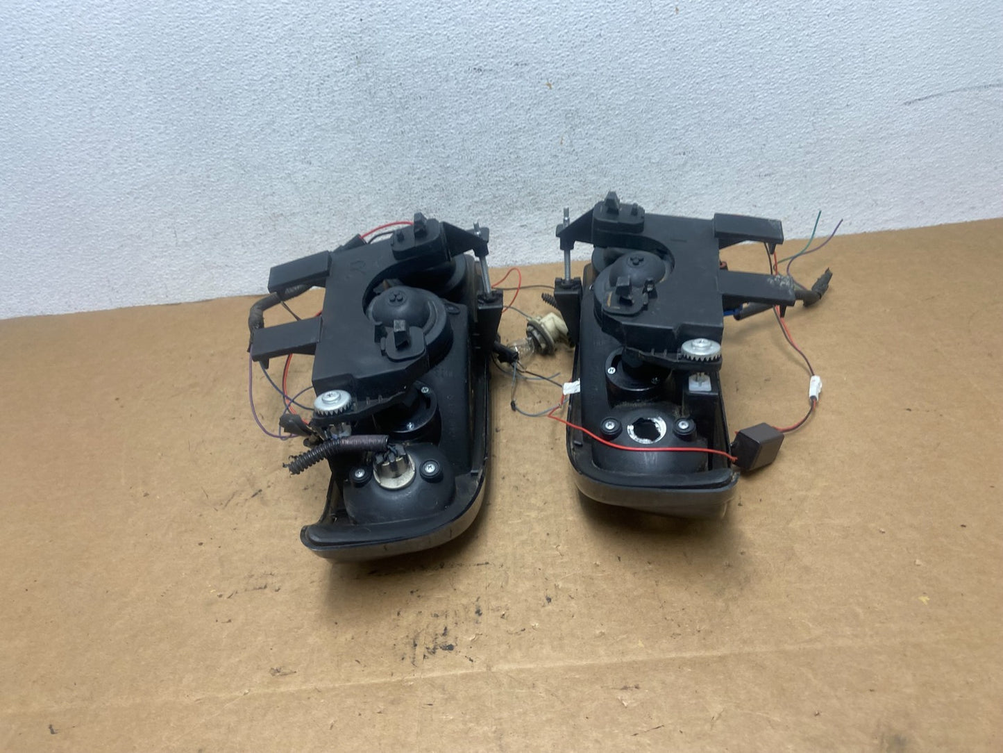 1998 to 2004 Chevrolet S10 Left+Right Set Side Headlights AD52139