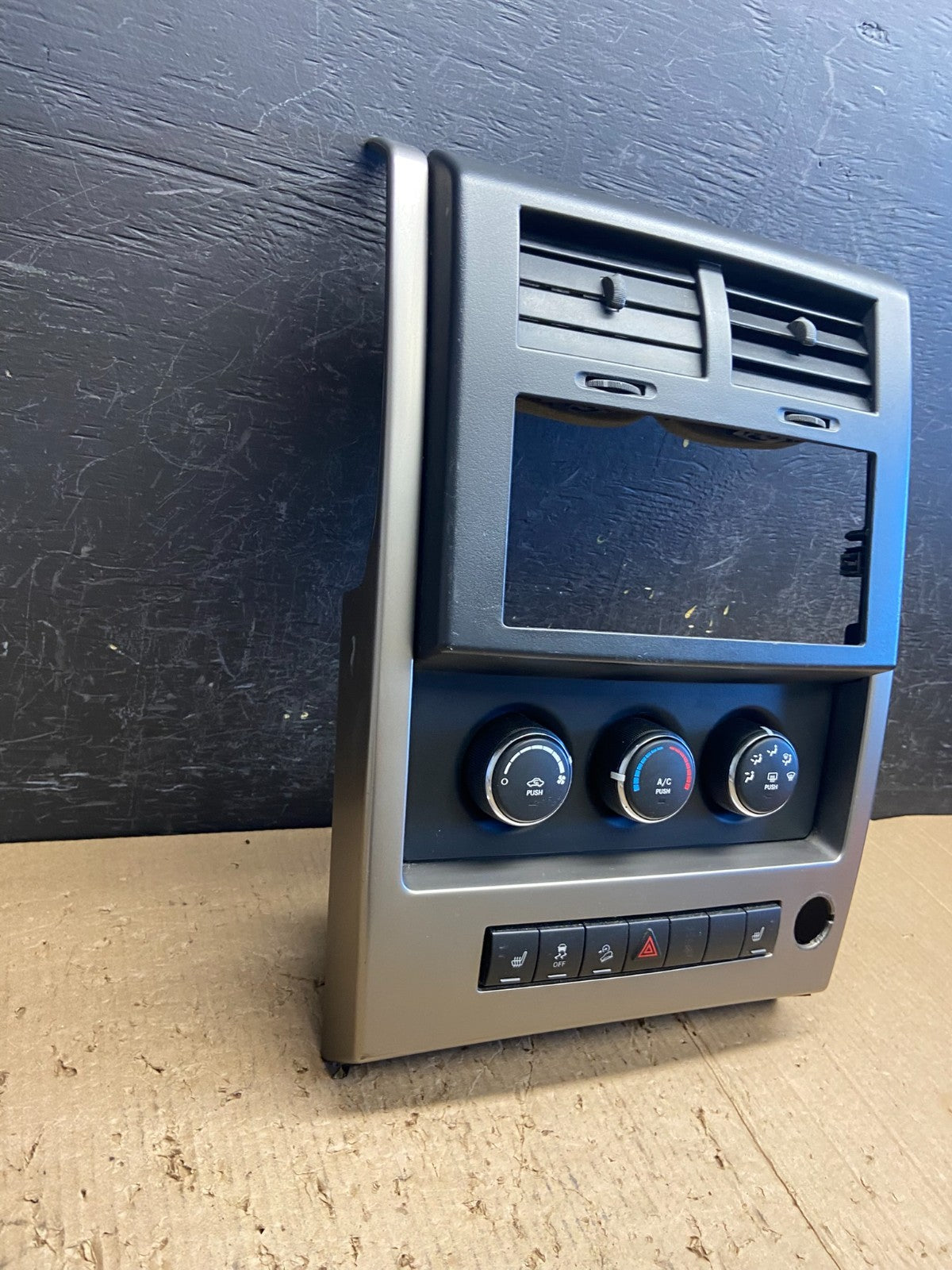 2008 to 2012 Jeep Liberty Dash Climate Temperature Control Radio Bezel AF1701 DG3