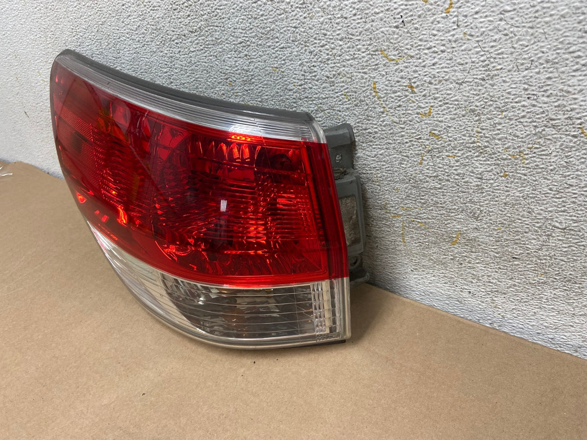 2013 to 2016 Nissan Pathfinder Left Driver Lh Side Tail light AH9315 LK1