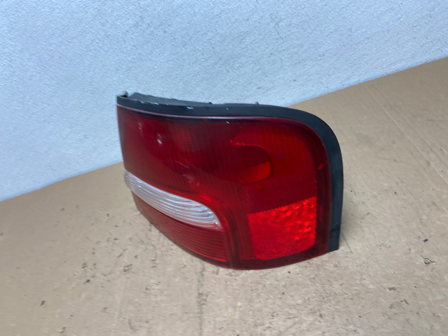 2000 to 2001 Nissan Altima Tail Light Right Passenger Rh Side AC7220 LK1