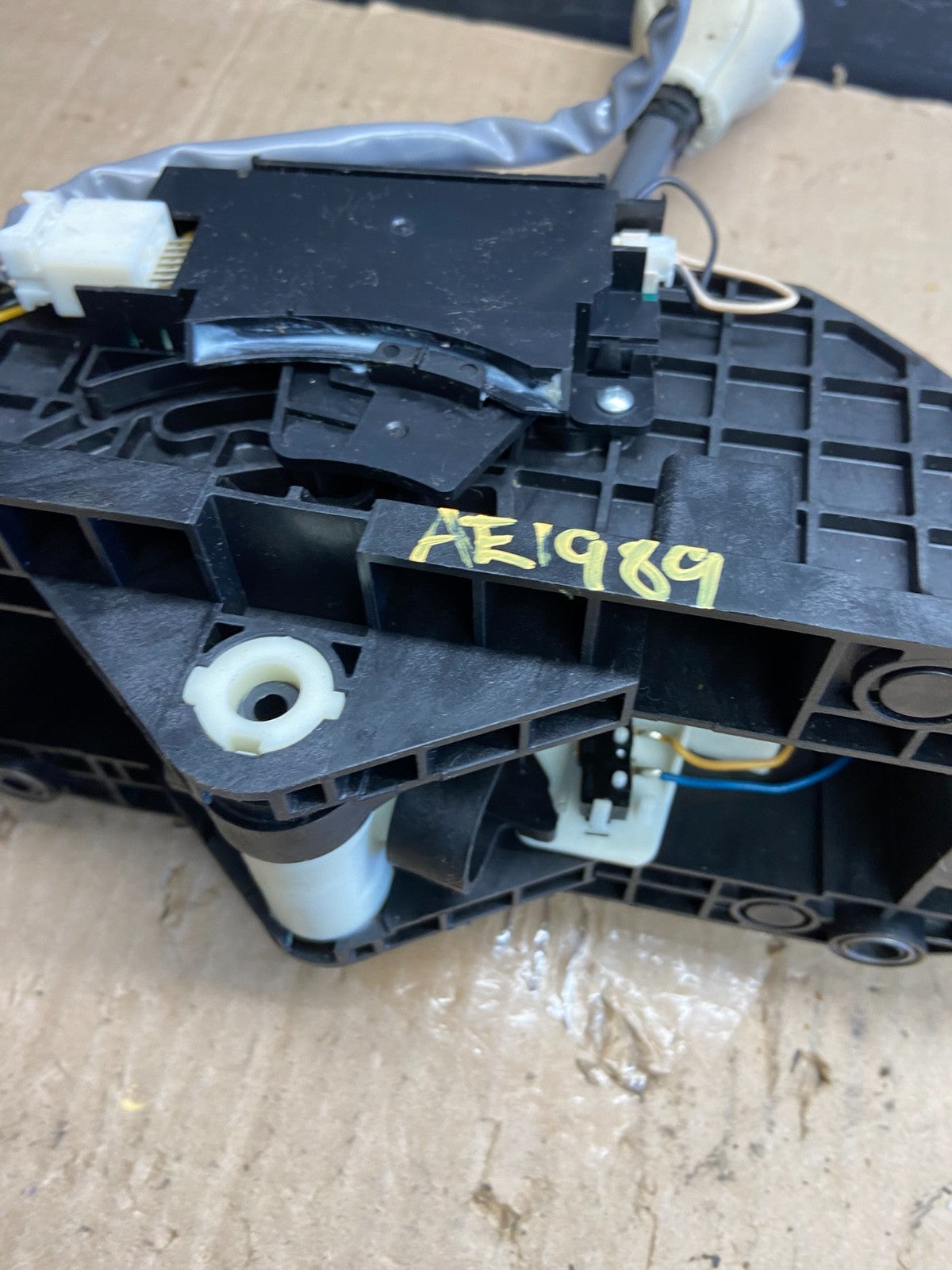 2011 - 2024 INFINITI QX80 QX56 AT Transmission Floor Gear Shifter w Knob AE19896