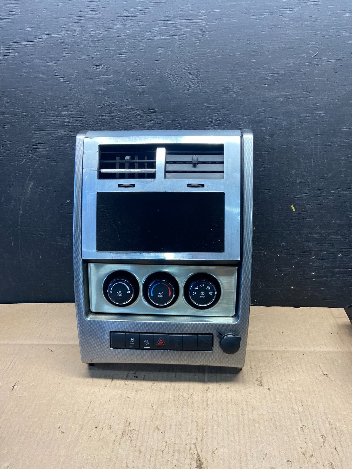 2008 to 2012 Jeep Liberty Dash Climate Temperature Control Radio Bezel Q0883 DG0