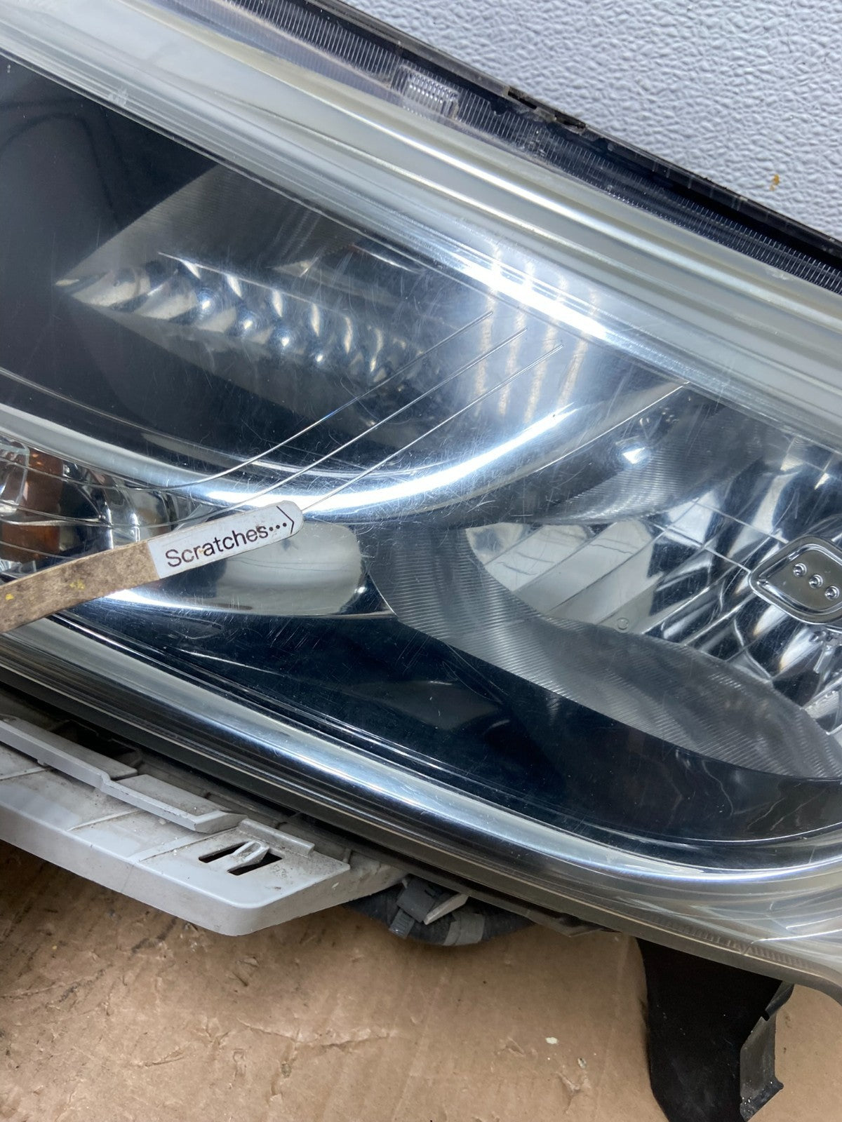 2013 - 2016 Nissan Pathfinder Left Driver LH Side Headlight Halogen AD82573