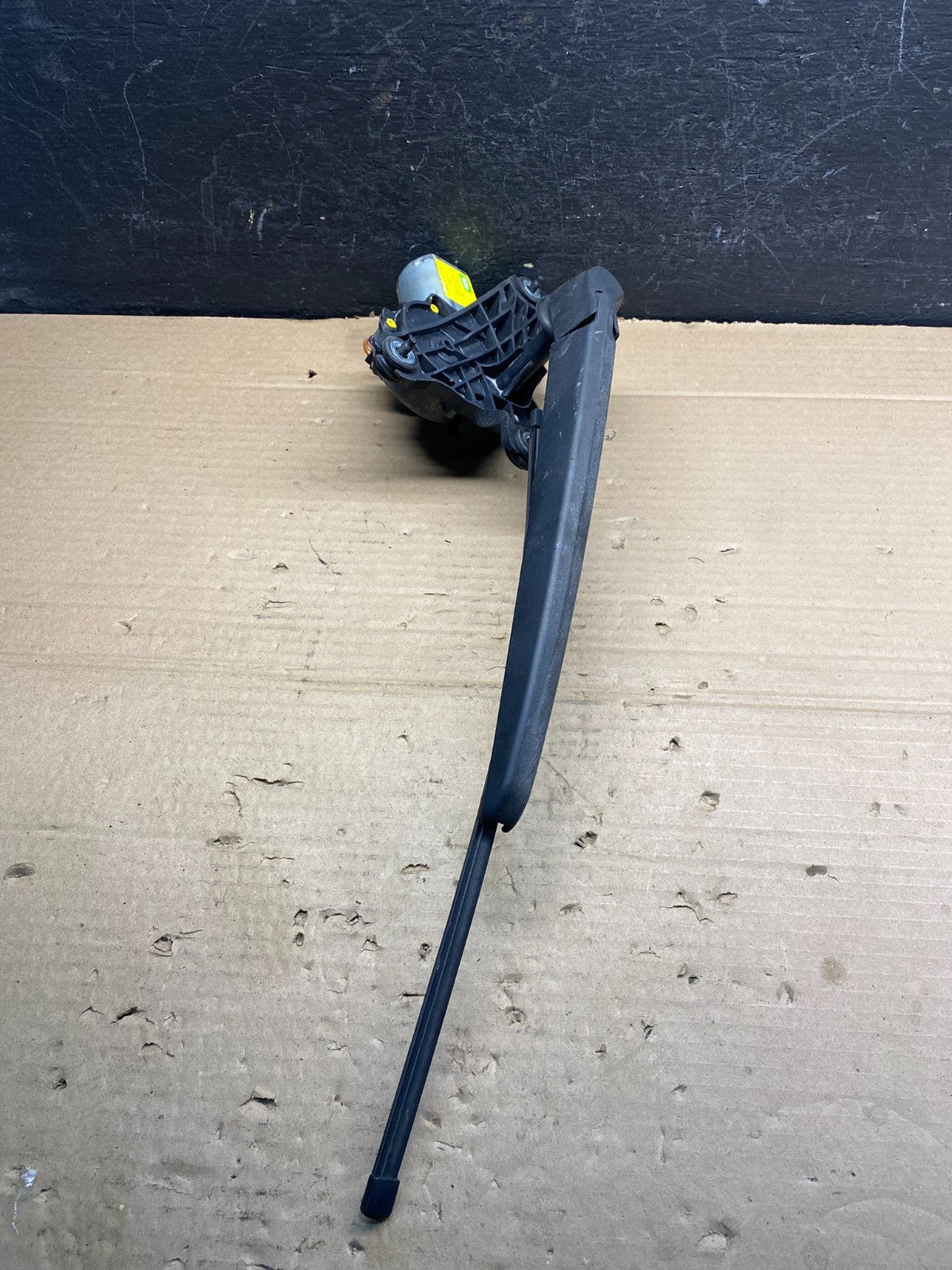 2007 to 2013 BMW X5 E70 Rear Windshield Wiper Motor ad9470 DG2