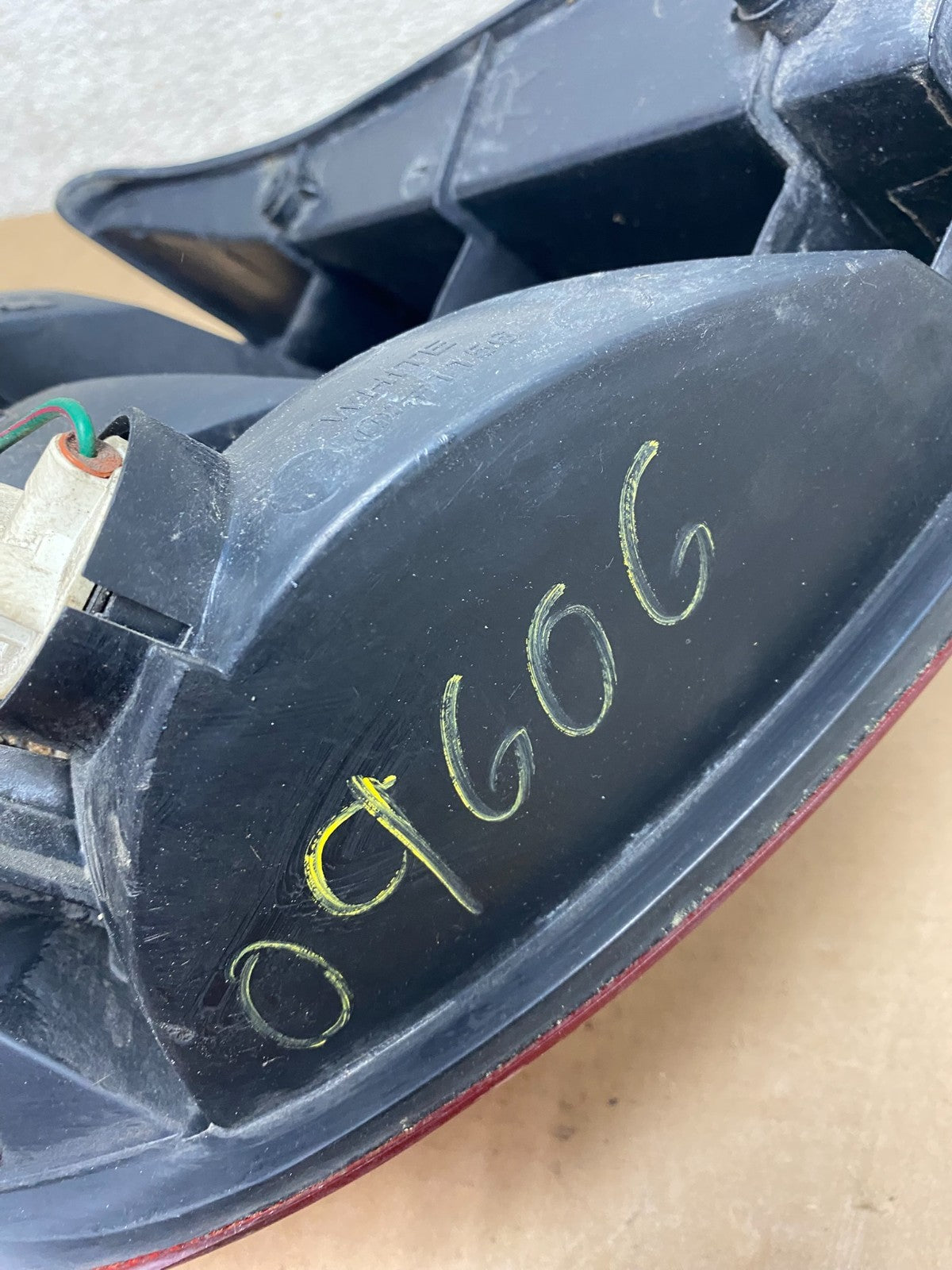 1999 to 2002 Kia Rio Right Passenger RH Side Tail Light OEM O9606 DG5