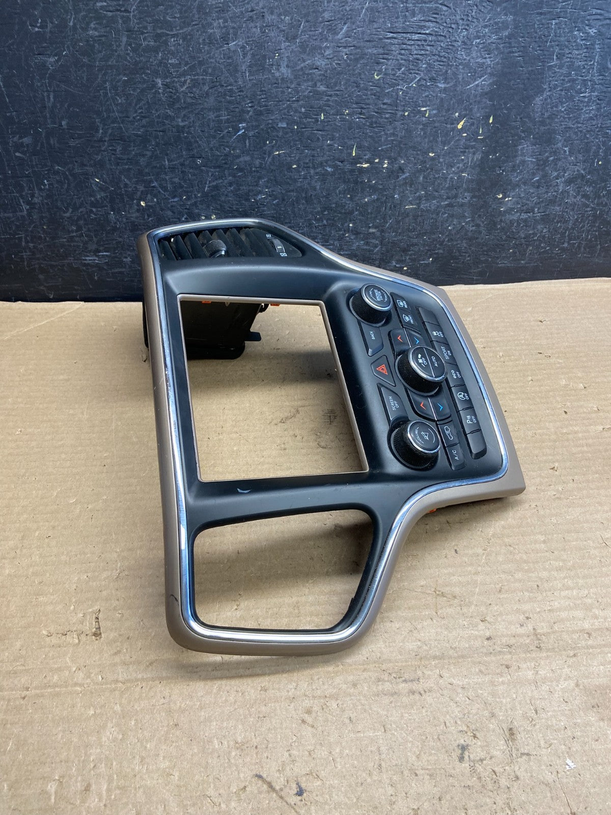 2016 2017 Jeep Grand Cherokee Center Radio Climate Control Bezel Vent AH3641 DG1