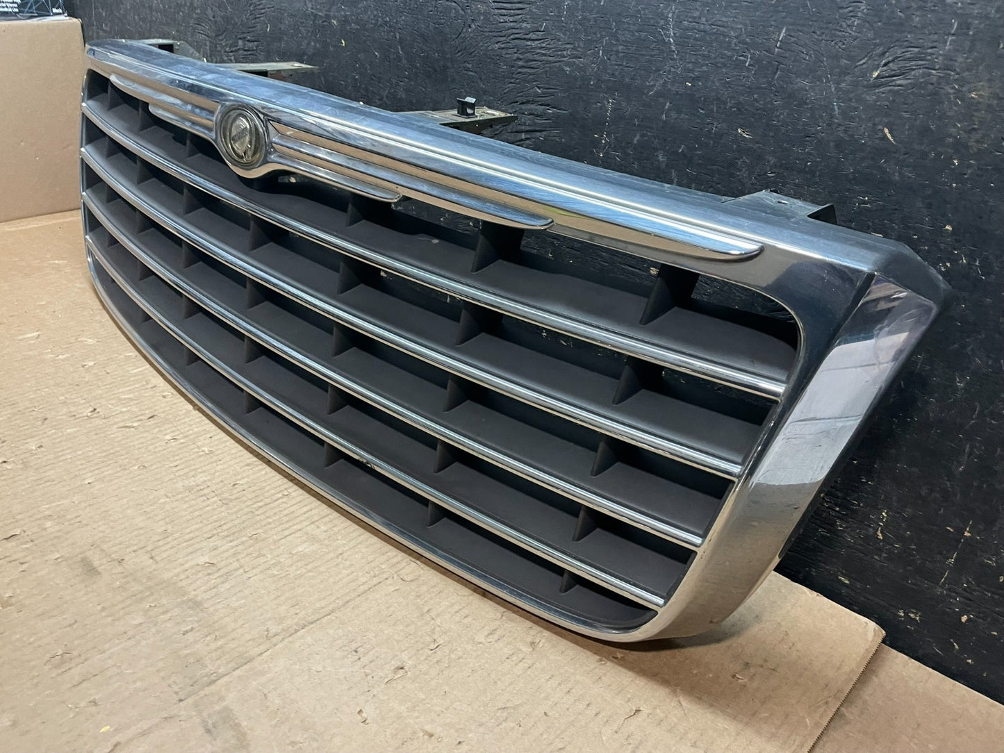2007 2008 2009 Chrysler Aspen Front Radiator Upper Grill Grille Oem y9625 DG2