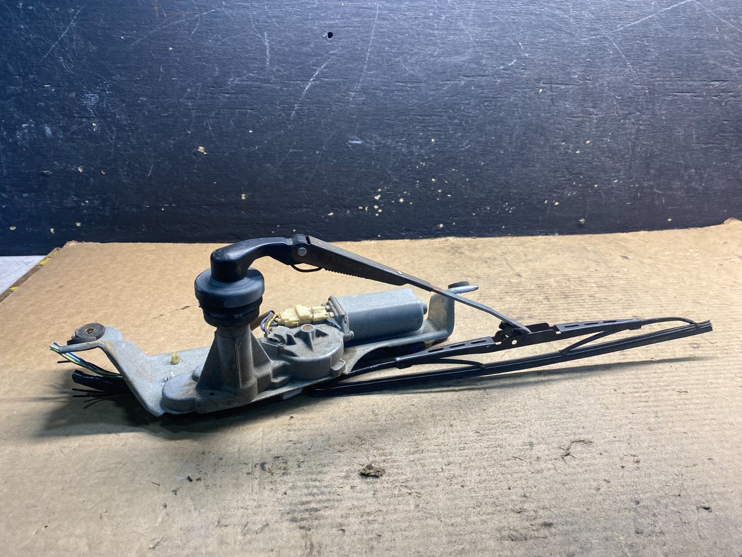 2000 to 2004 Subaru Legacy Wagon Rear  Windshield Wiper Motor AA28253