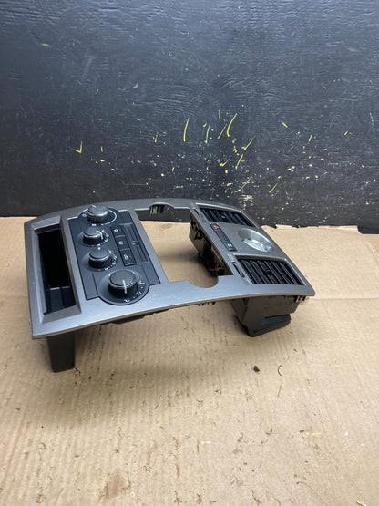 2005 to 2007 Chrysler 300 Dash Heater A/C Climate Control Radio Panel y5421 DG3