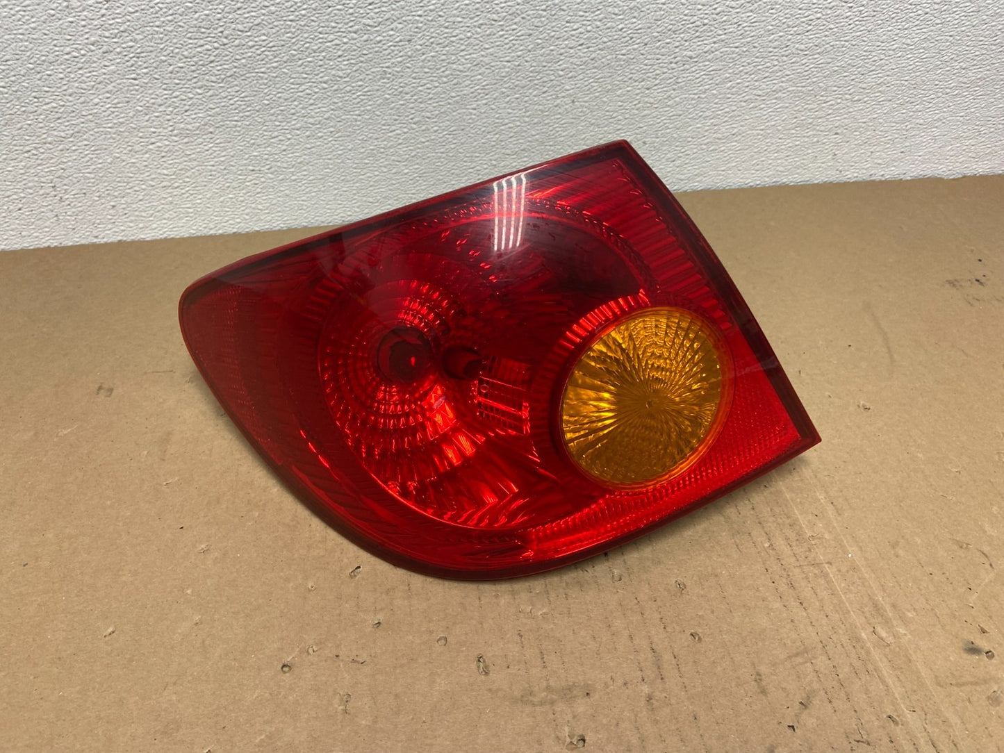 2003 to 2005 Toyota Corolla Left Driver Lh Side Tail Light Oem AB6415 DW0