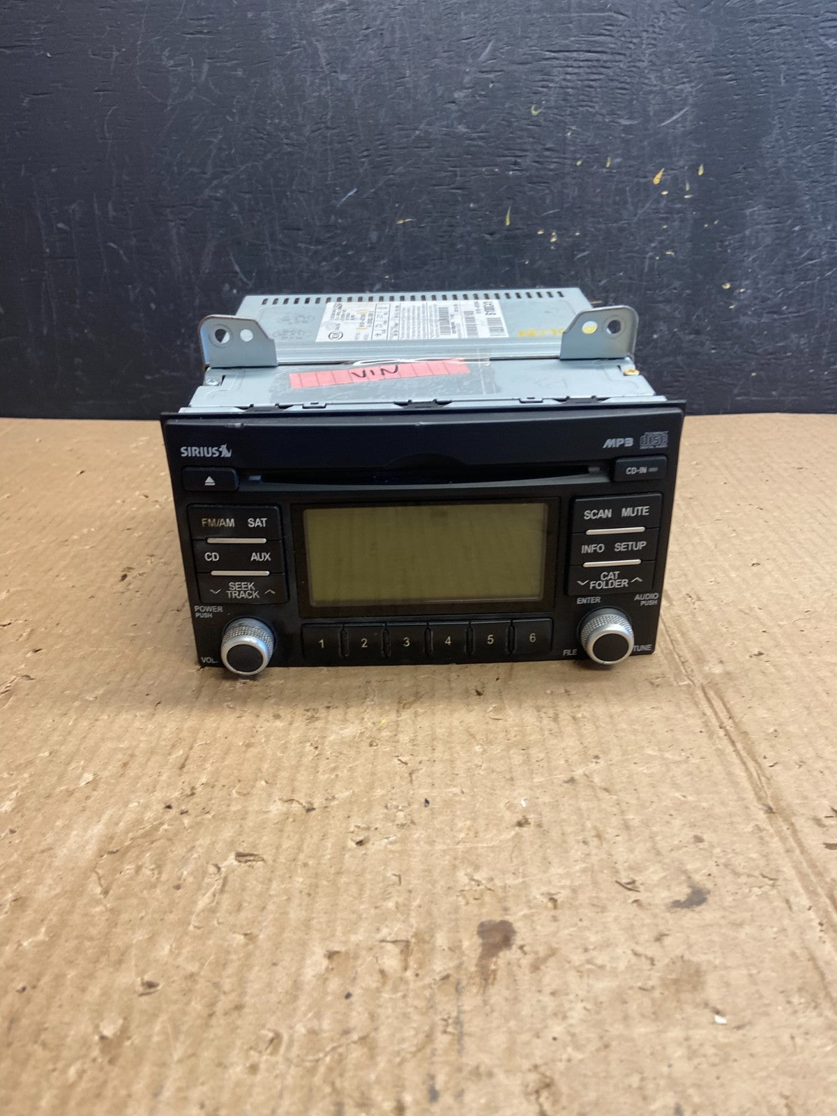 2009 - 2011 Kia Sedona Entourage Radio Stereo Receiver AM FM CD Player AE4058 DG0