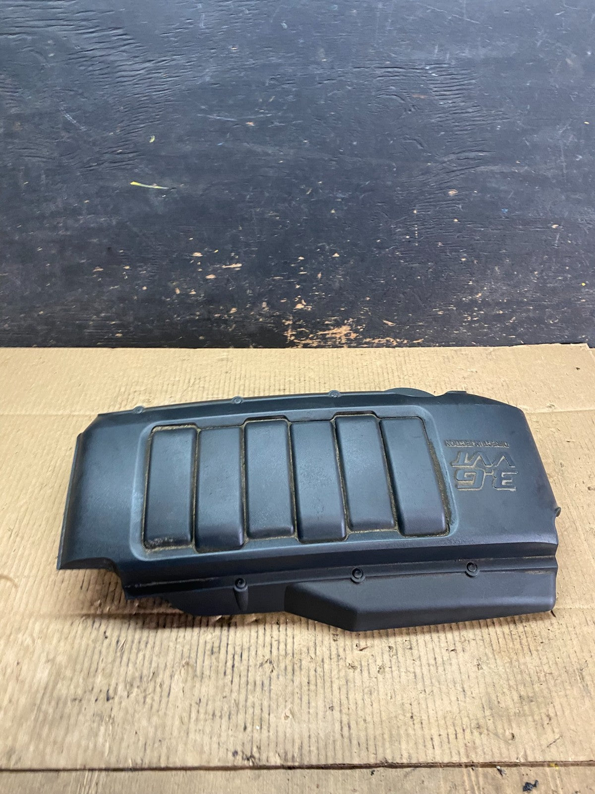 2007 to 2008 GMC Acadia 3.6L VVT Engine Cover Shield OEM T6636 DG1