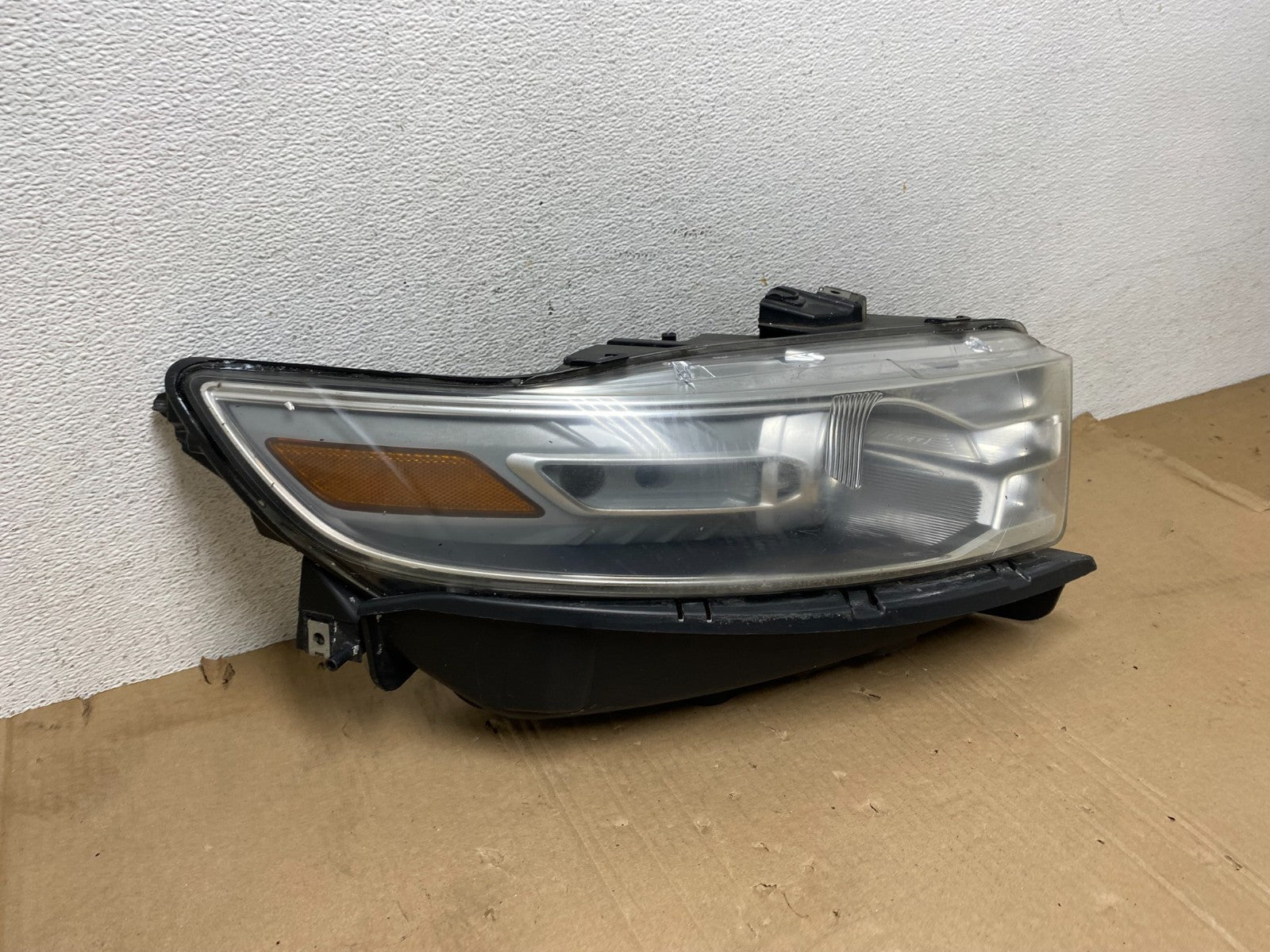 2013 to 2019 Ford Taurus Right Passenger RH Side Headlight Halogen AE9101 DW2