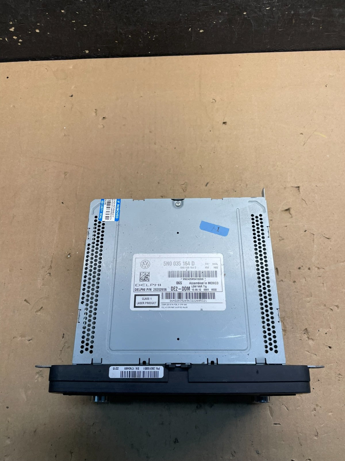 2011 to 2014 Volkswagen Tiguan Radio AM/FM CD Player OEM w4365 DG4