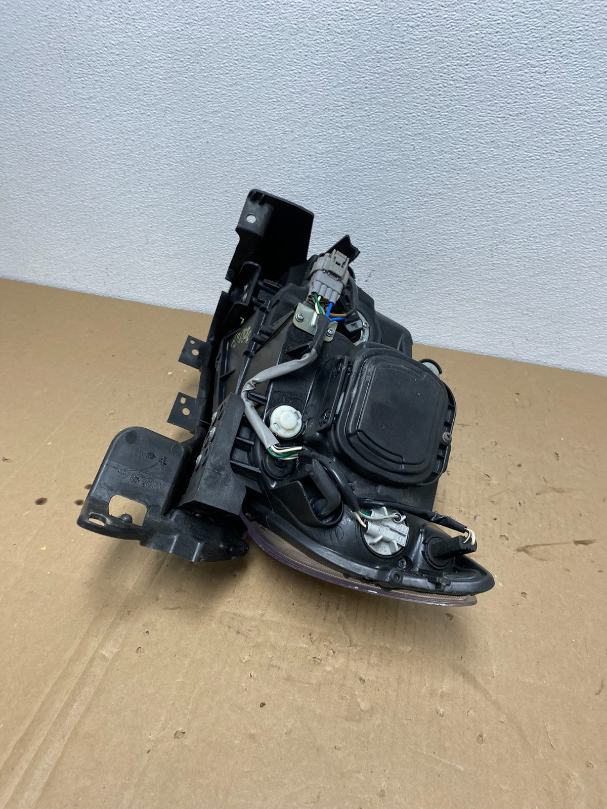 2008 - 2014  Subaru Tribeca Right Passenger Side Halogen Headlight OEM AB6886 DW7