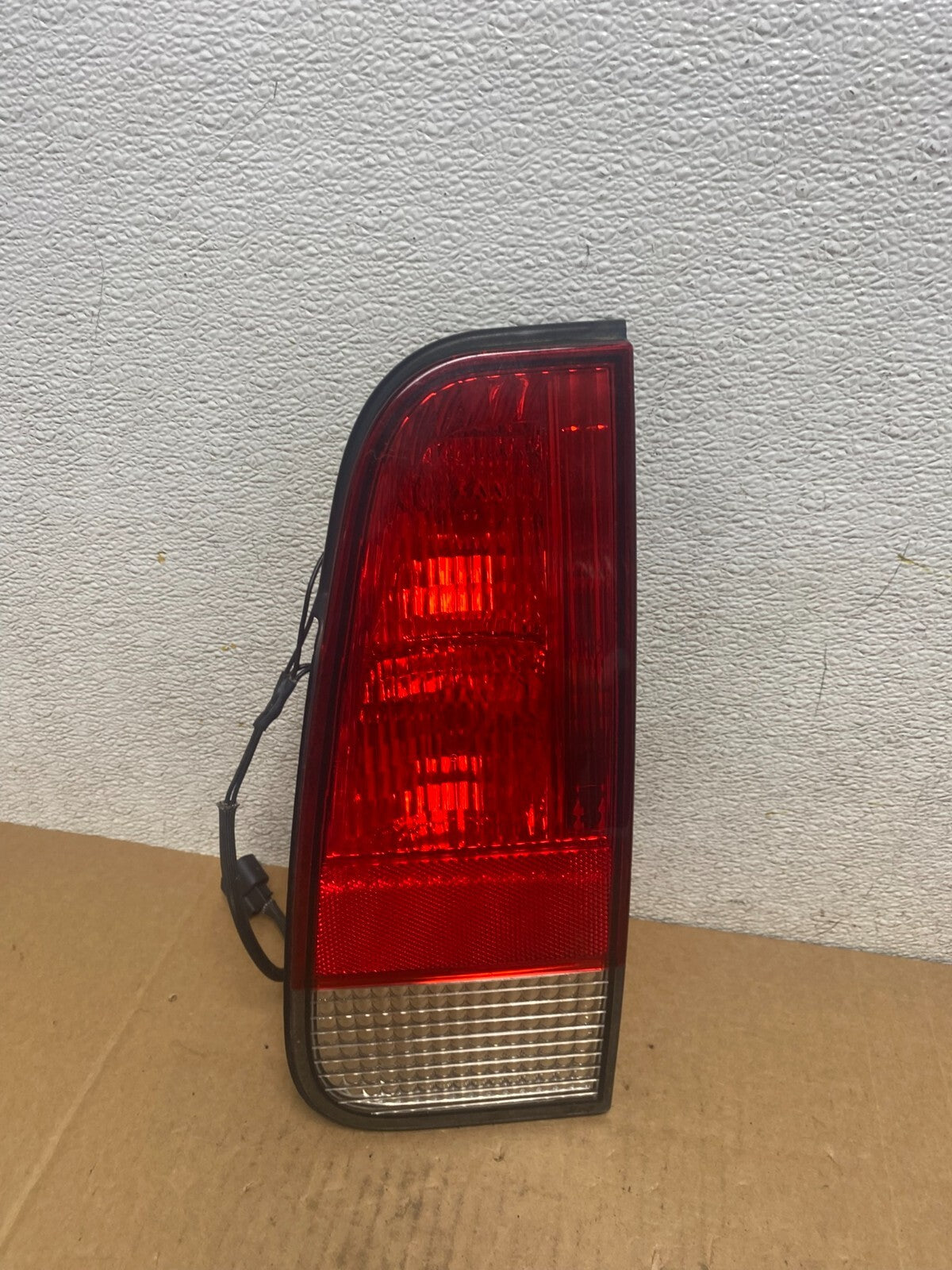 2003 to 2005 Lincoln Aviator Right Passenger Inner Tail Light Side M0826 DW0