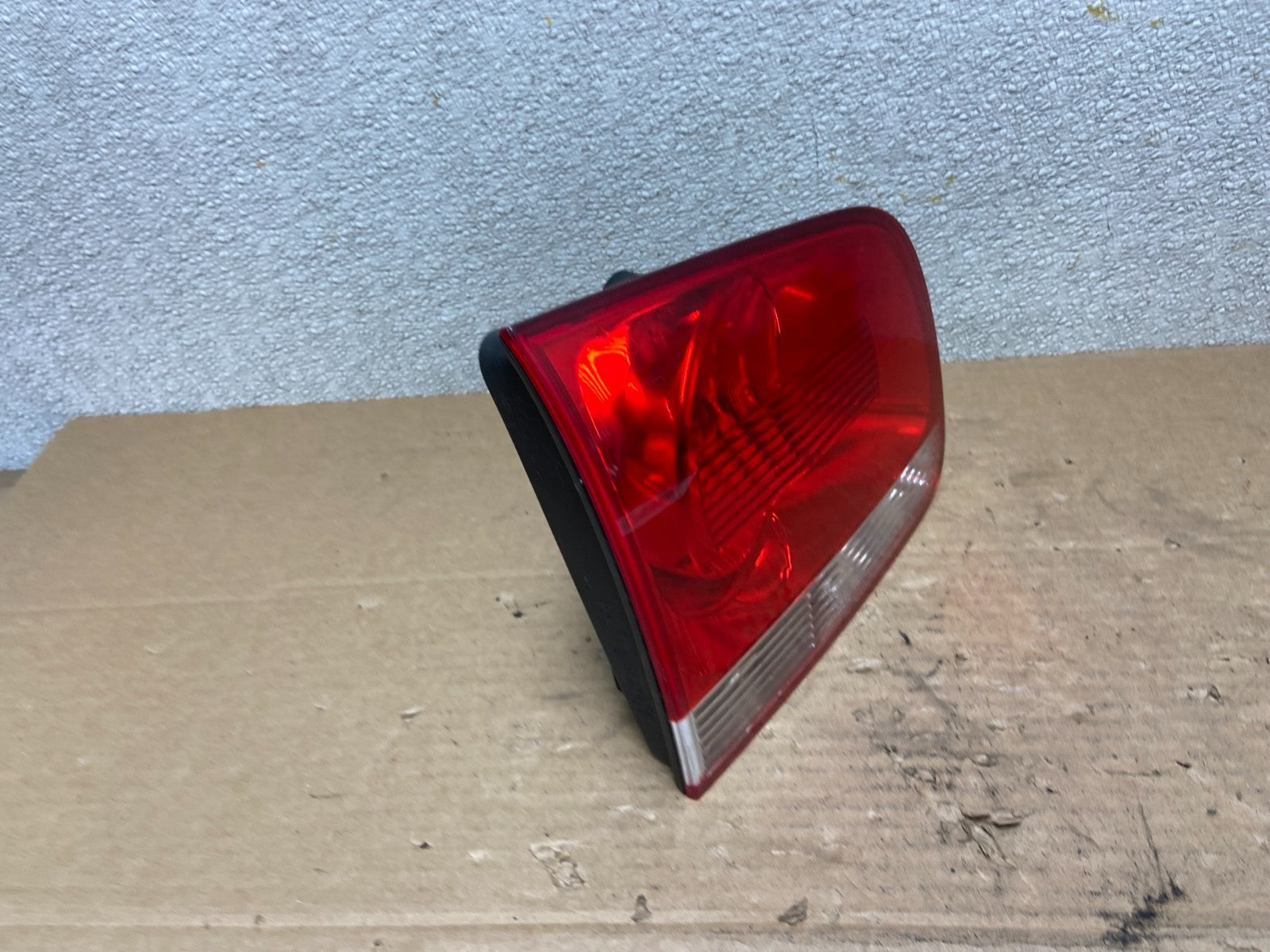 2004-2007 Volkswagen Touareg Lh Driver Left Side Inner Tail Light Oem AB4704 LK2