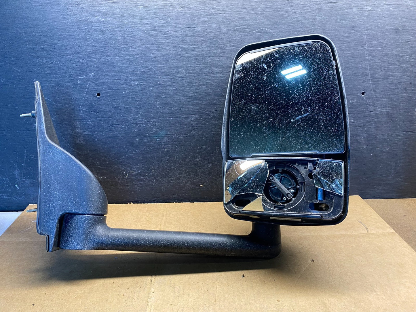 2005 Chevrolet Express Savana Right Passenger RH Side View Mirror AD37078