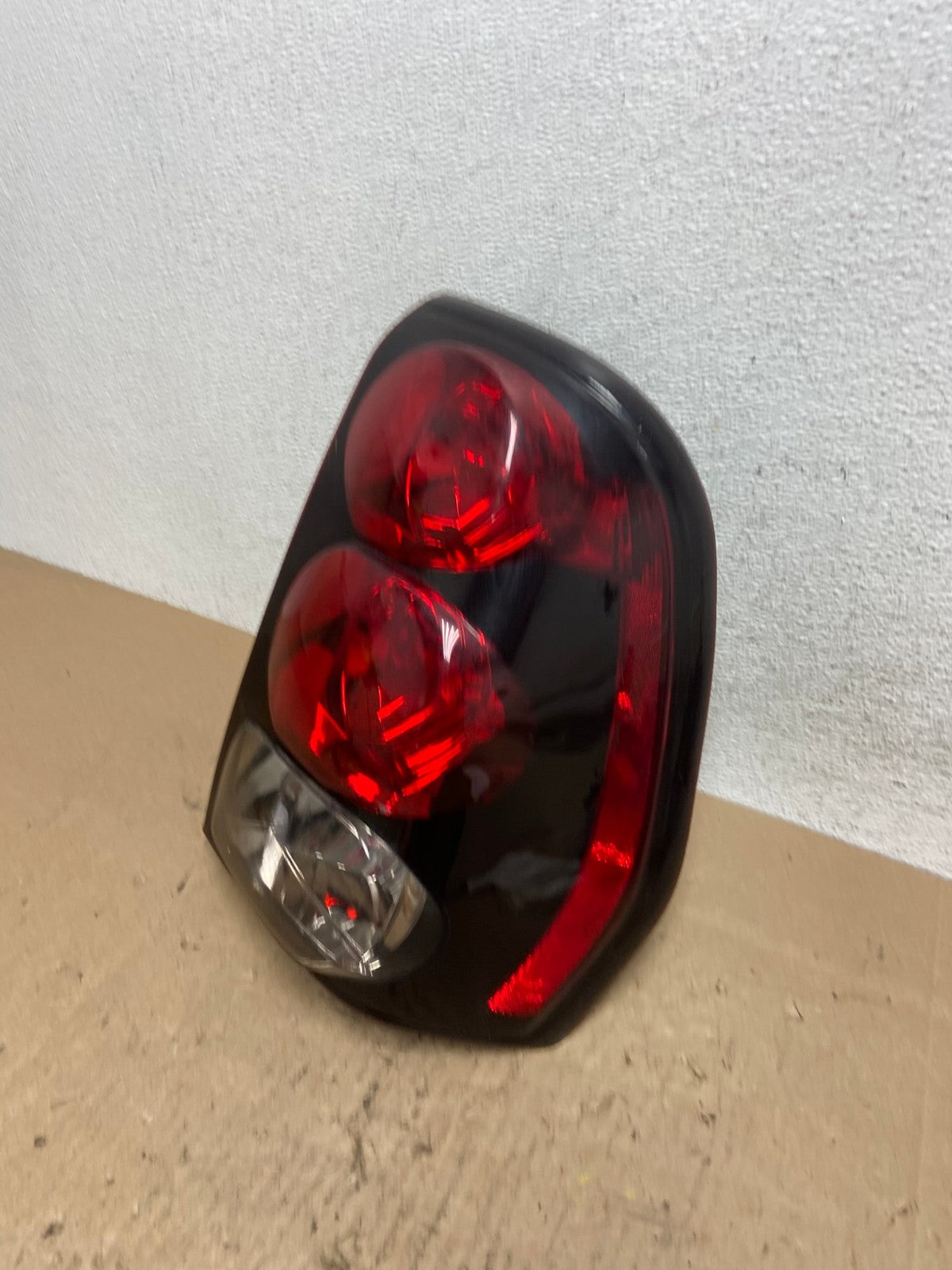2002 to 2009 Chevrolet Trailblazer Right Passenger Rh Tail Light AE6588 LK1