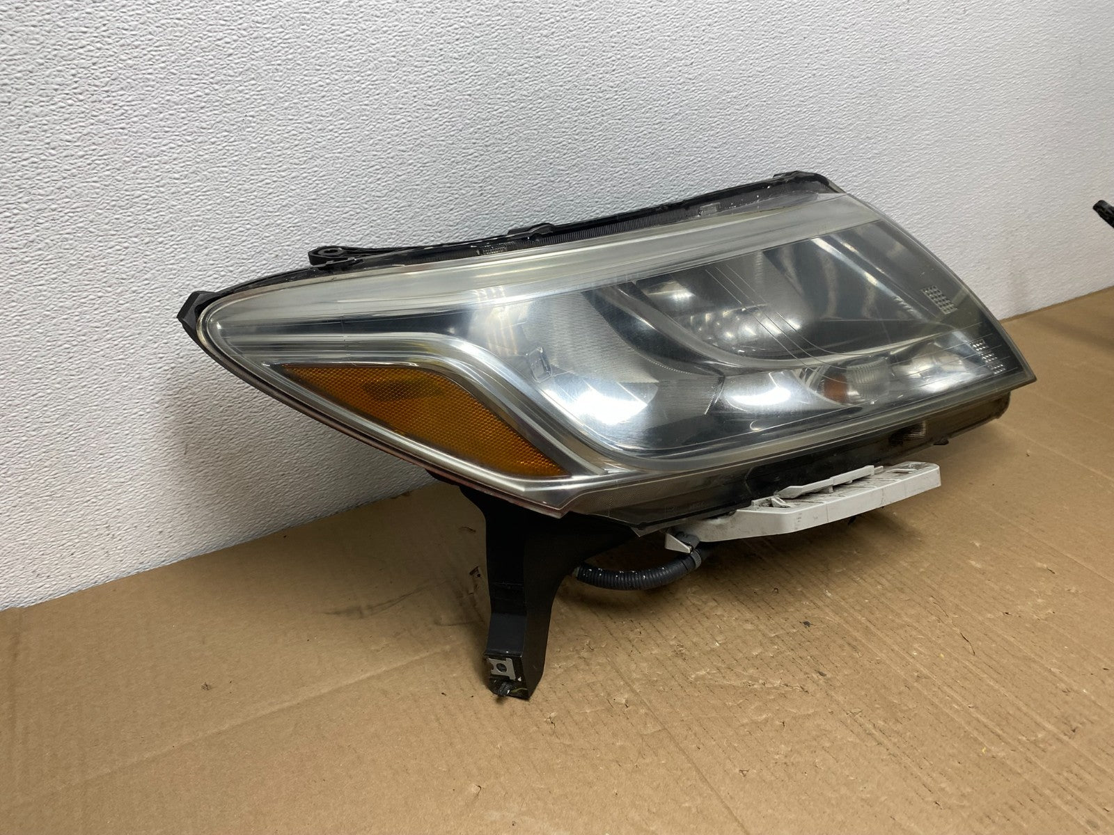 2013 to 2016 Nissan Pathfinder Right Passenger RH Side Headlight OEM AB8183 DW2