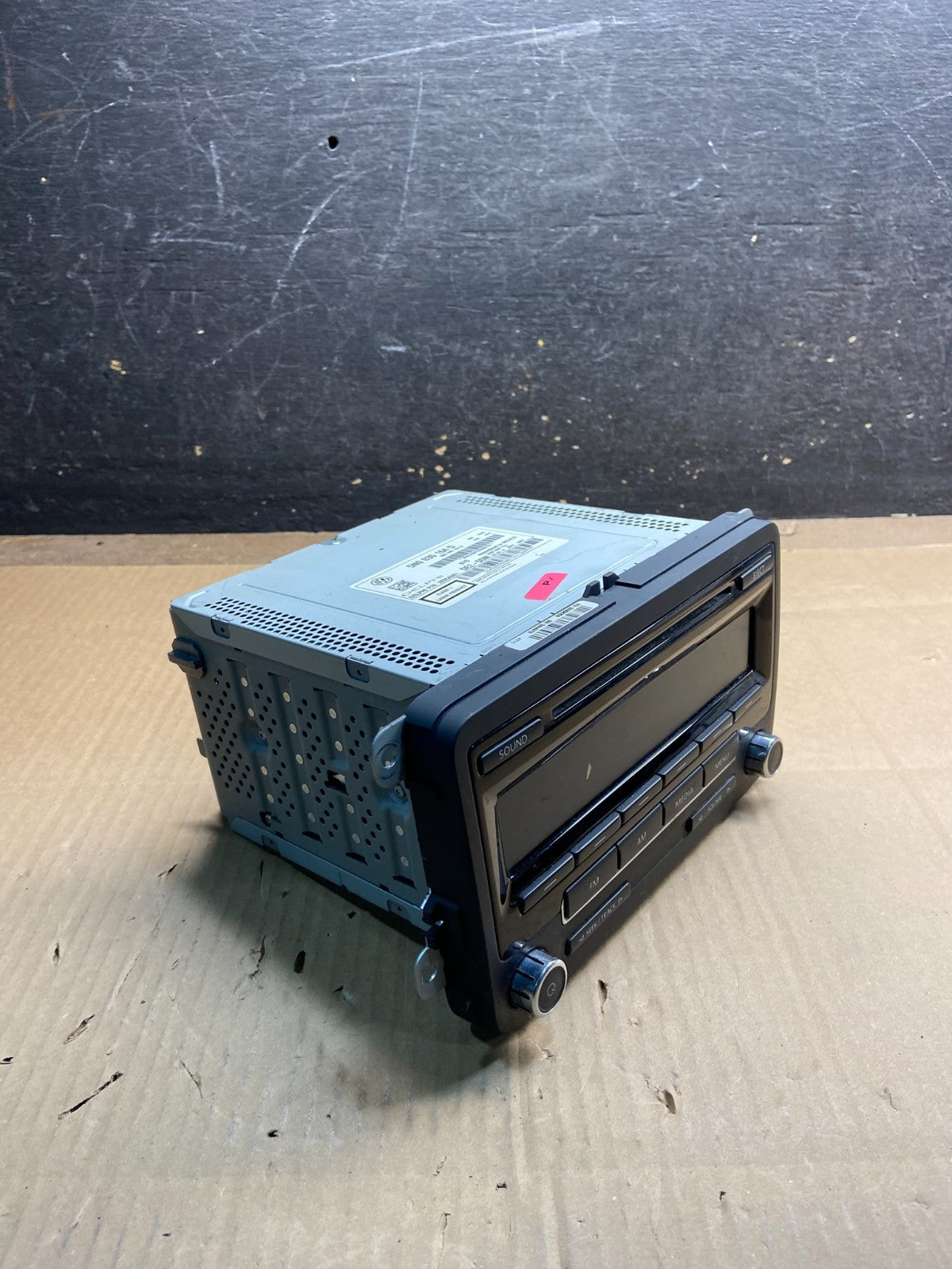 2011 to 2014 Volkswagen Tiguan Radio AM/FM CD Player OEM Y3650 DG1