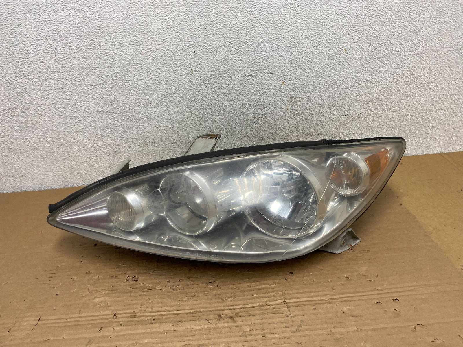 2005 to 2006 Toyota Camry Left Driver LH Halogen Headlight AD4338 DW0