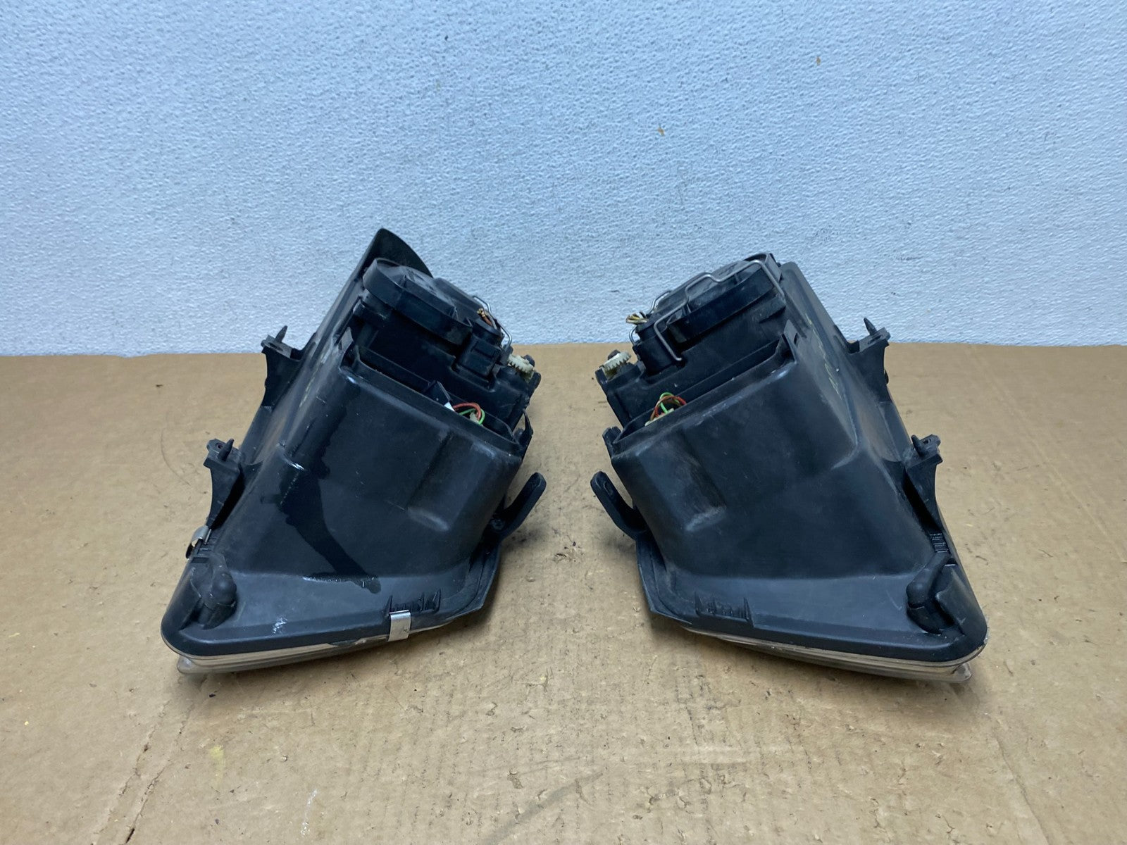 2002 to 2004 Volkswagen Jetta Left+Right Headlights AD0463 DW9
