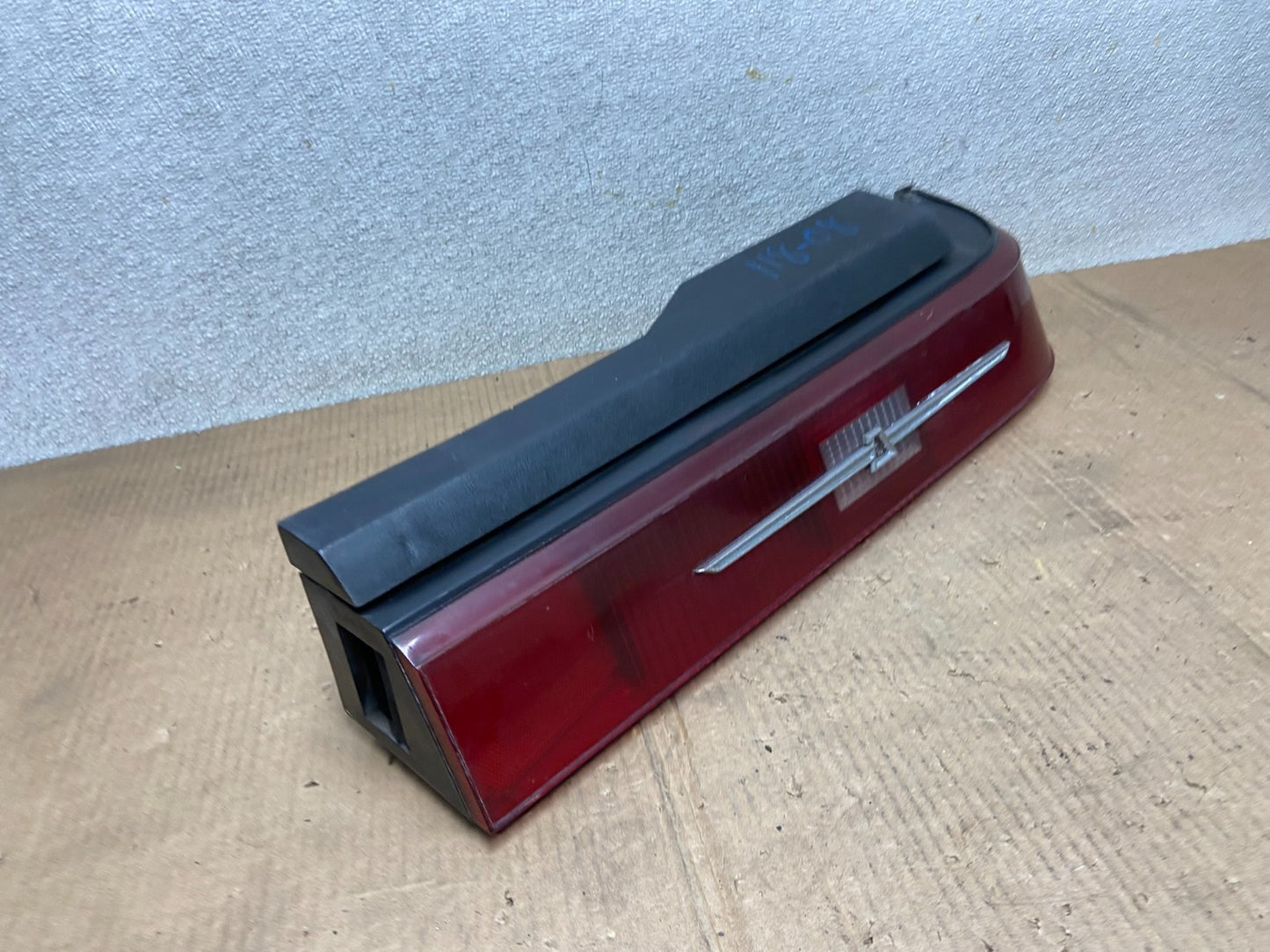 1983 1984 Ford Thunderbird Right Passenger Side Tail Light AA64052