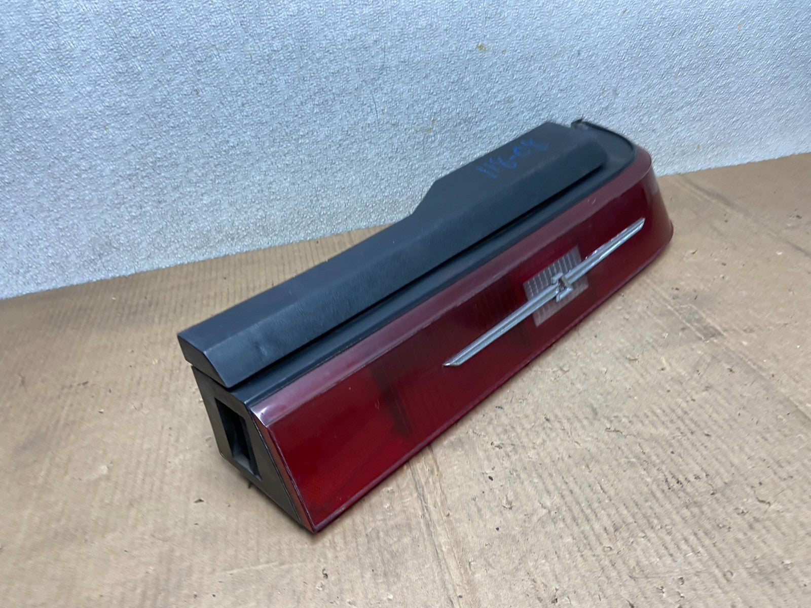 1983 1984 Ford Thunderbird Right Passenger Side Tail Light AA64052