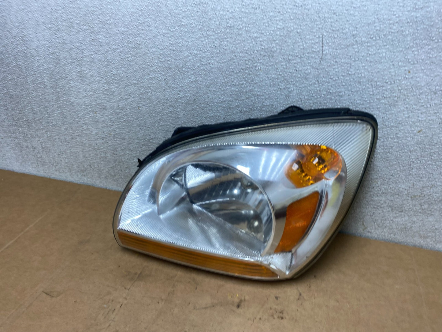 2005 to 2006 Kia Sportage Left Driver LH Halogen Headlight OEM X3767 DW1