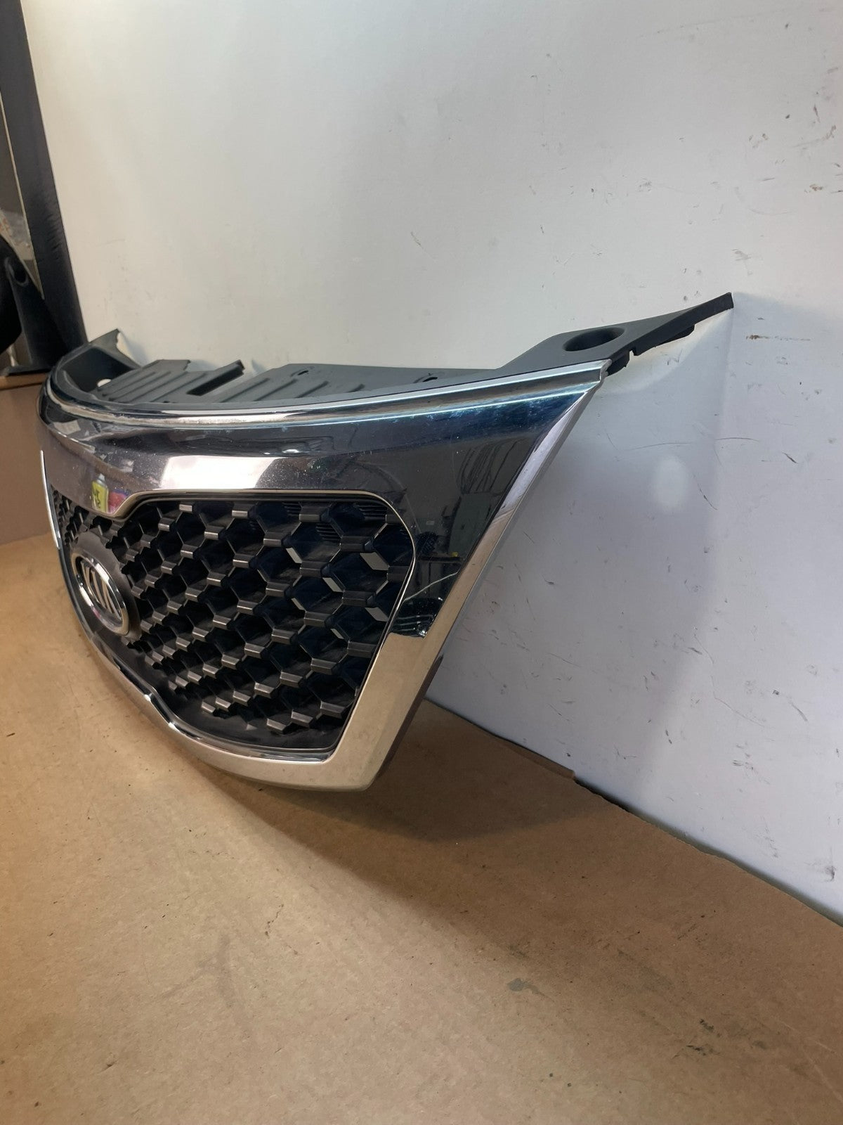 2011 2012 2013 Kia Sorento Front Upper Grill Grille AF8772 DG1