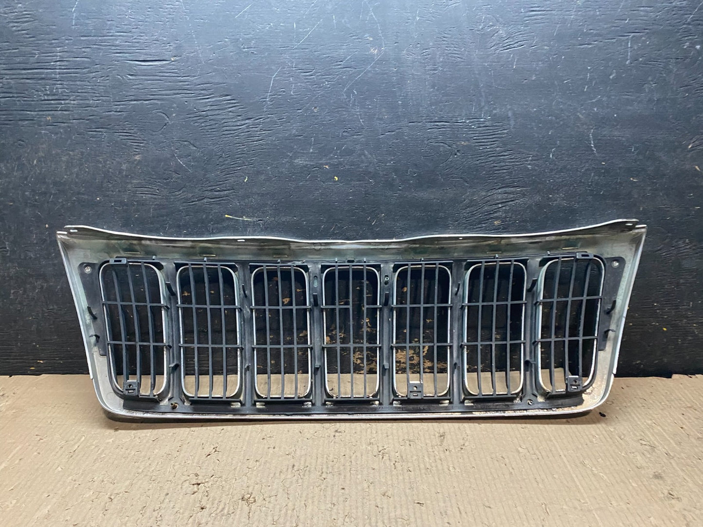 1999 to 2003 Jeep Grand Cherokee Front Upper Grill Grille Oem  X8254 DG3