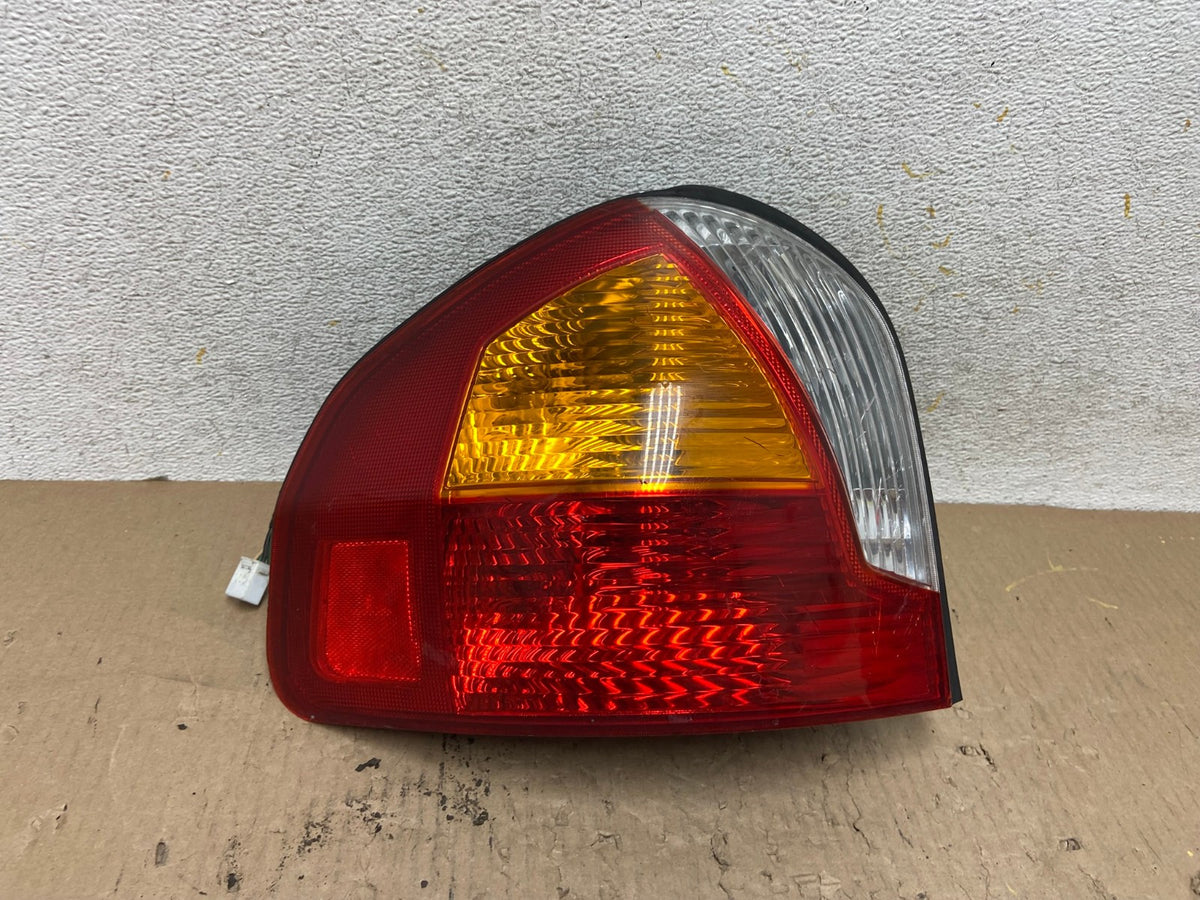 2001 - 2004 Hyundai Santa Fe Left Driver LH Side Tail Light AH6038 LK0