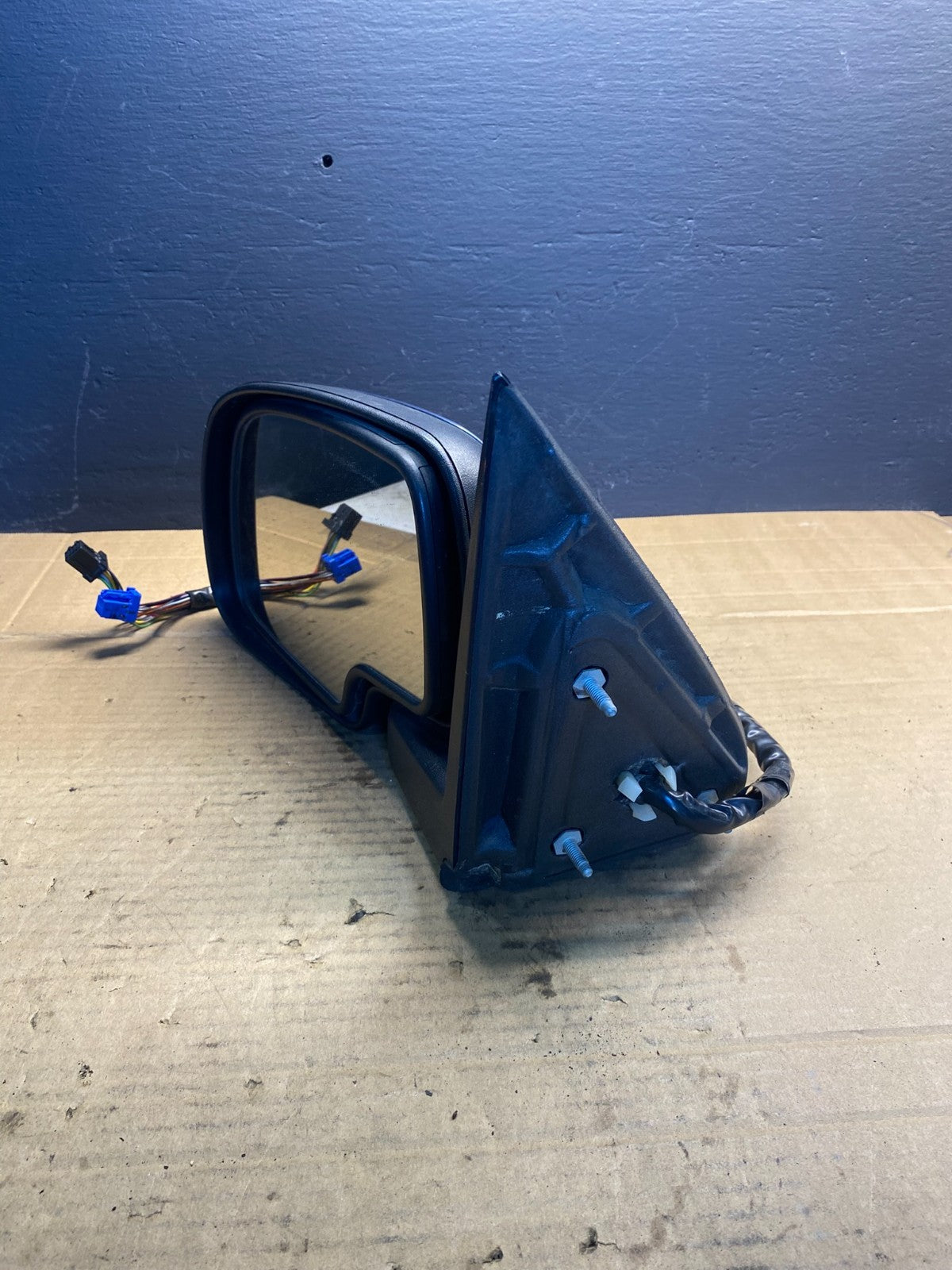 2003-2006 Chevrolet Tahoe Suburban Left Driver LH Turn Door Mirror OEM AB7096 MS10