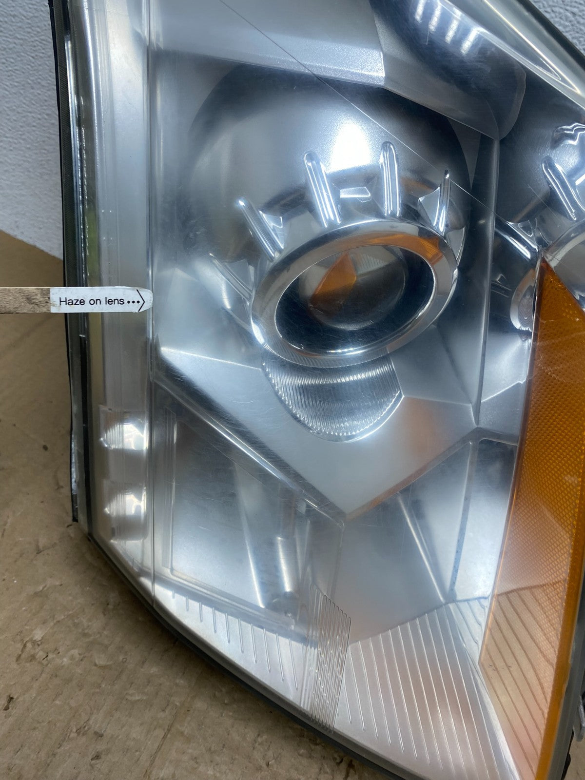 Halogen 2010 to 2016 Cadillac SRX Right Passegner Side Headlight AE9036 DW4