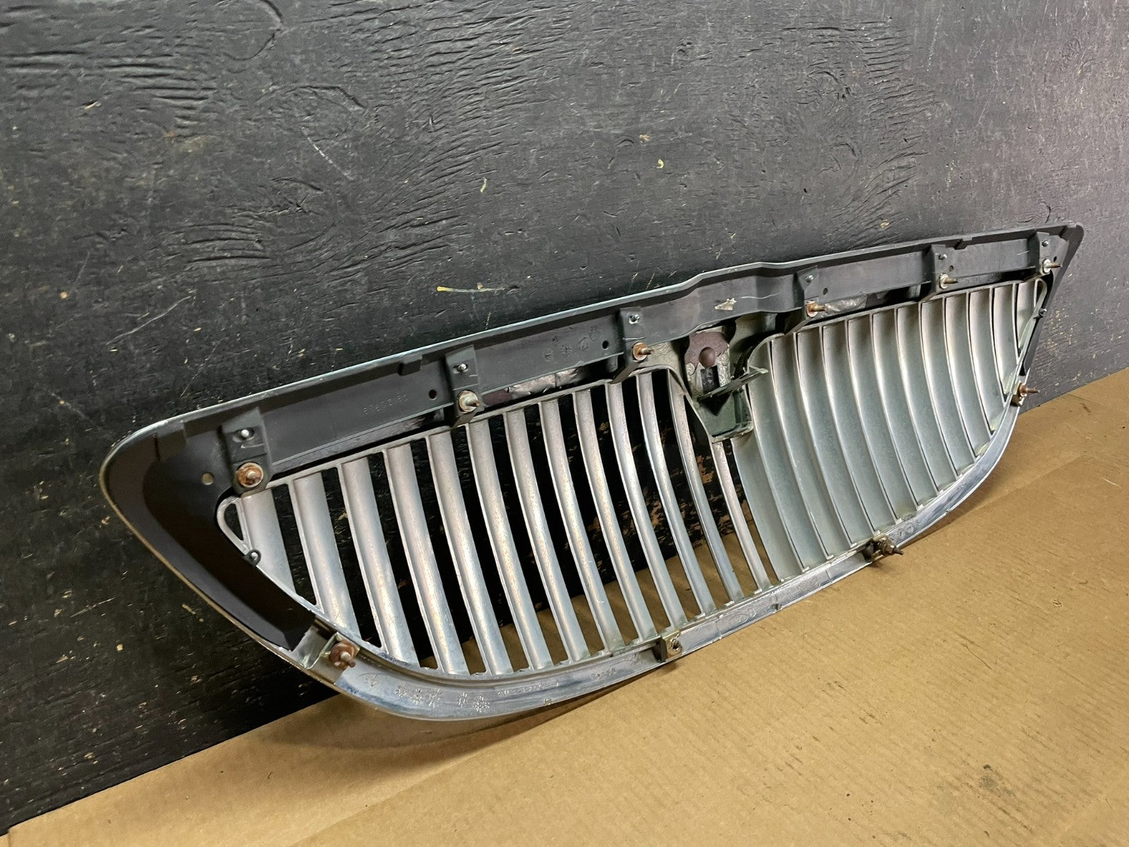2003 to 2011 Lincoln Town Car Front Upper Grille Grill Chrome W/Emblem AA9117 DG5