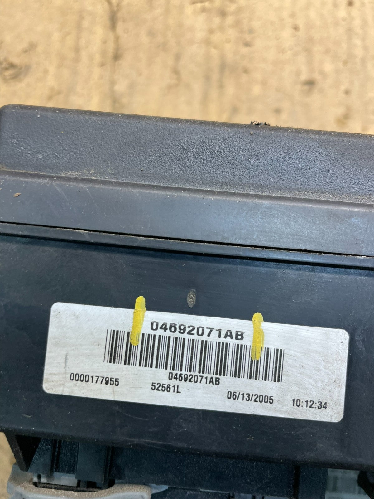 2005 Jeep Grand Cherokee Integrated Power Fuse Box Relay 04692071AB W7342 DG7