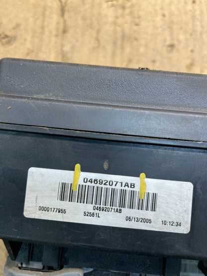 2005 Jeep Grand Cherokee Integrated Power Fuse Box Relay 04692071AB W7342 DG7
