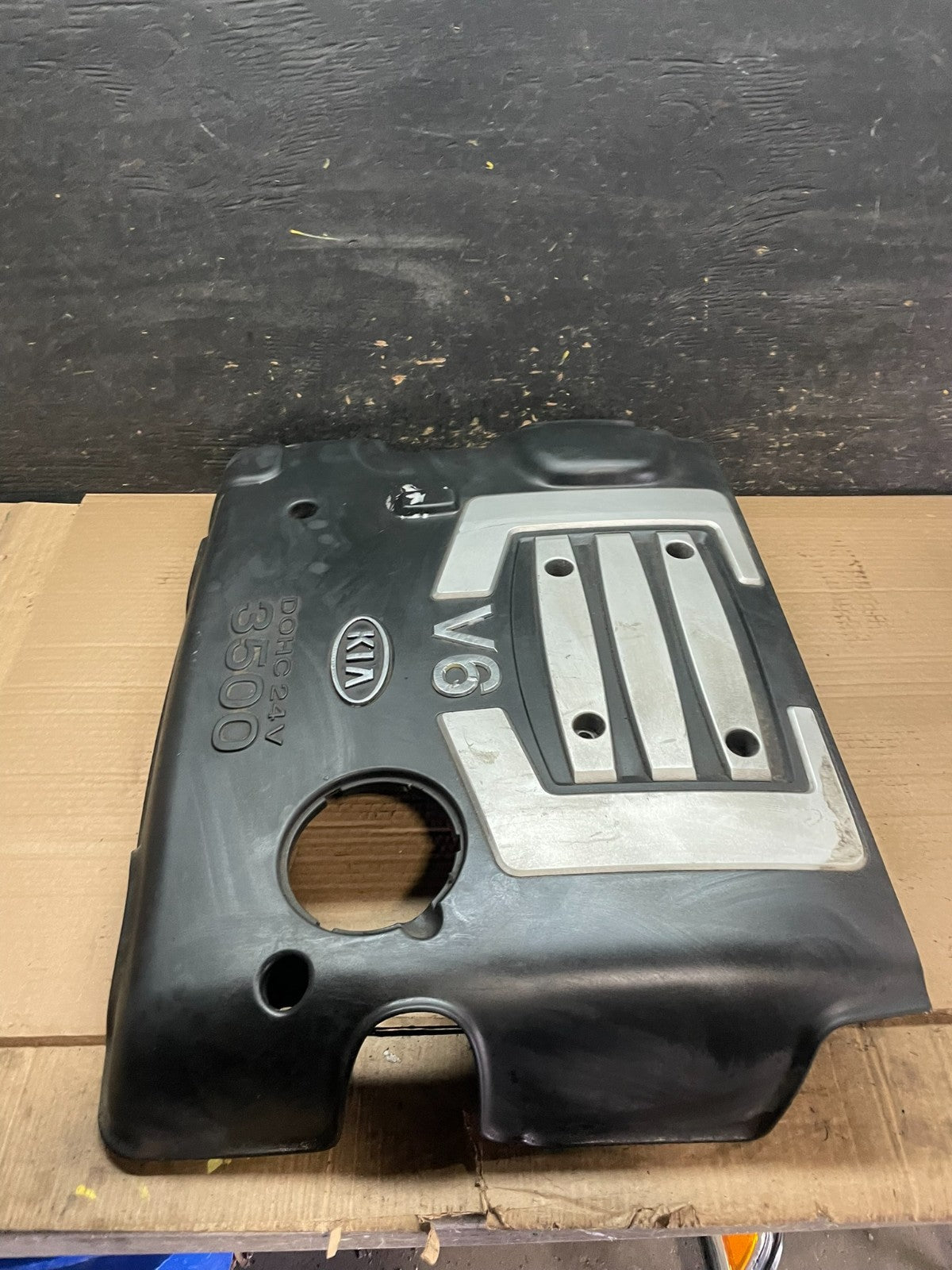 2003 to 2006 Kia Sorento 3.5L V6 Engine Motor Top Lid Cap Cover U80002