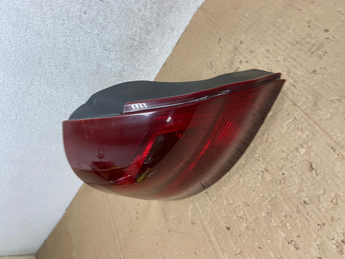 2004 to 2008 Pontiac Grand Prix Left Driver LH Side Tail Light AE9396 LK1