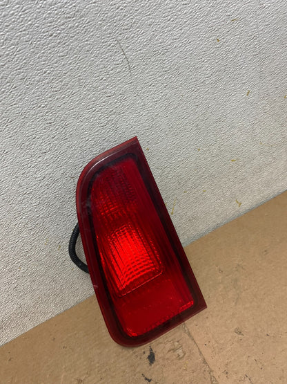 2003-2006 Lincoln Navigator Right Passenger RH Inner Tail Light OEM P6810 DW2
