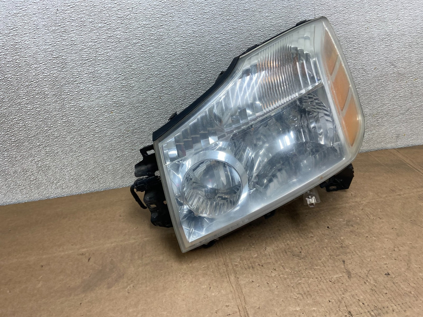 2004 to 2007 Nissan Armada Left Driver Lh Side Headlight Halogen Y5790 DW2