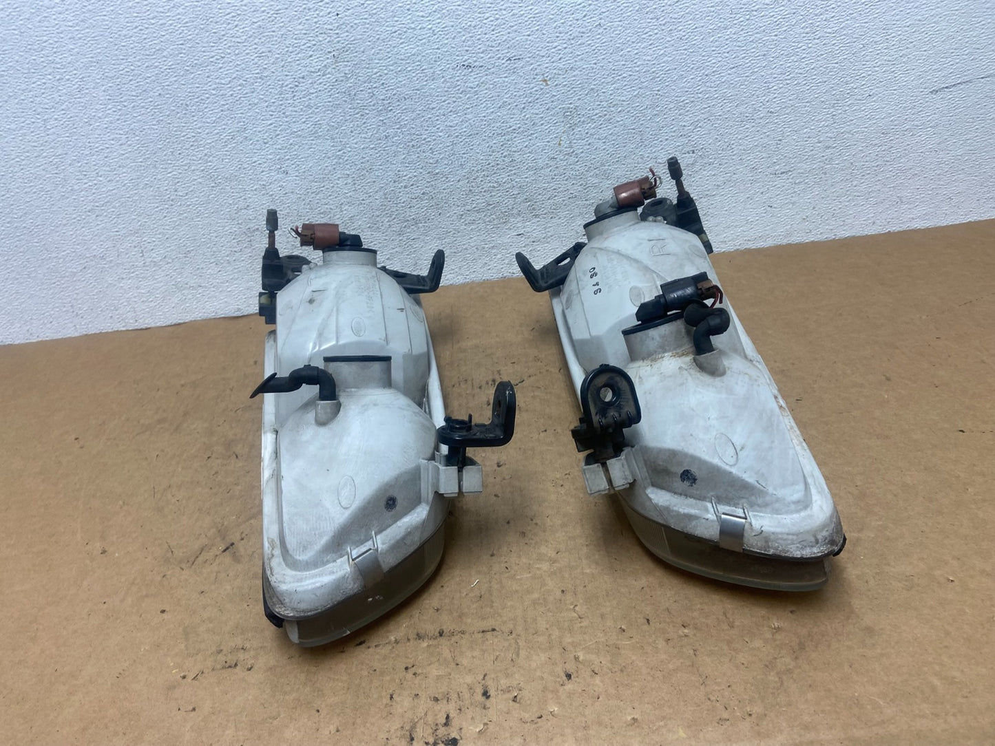 2000 to 2001 Toyota Camry Front Left+Right Side Headlights AD5214 DW9