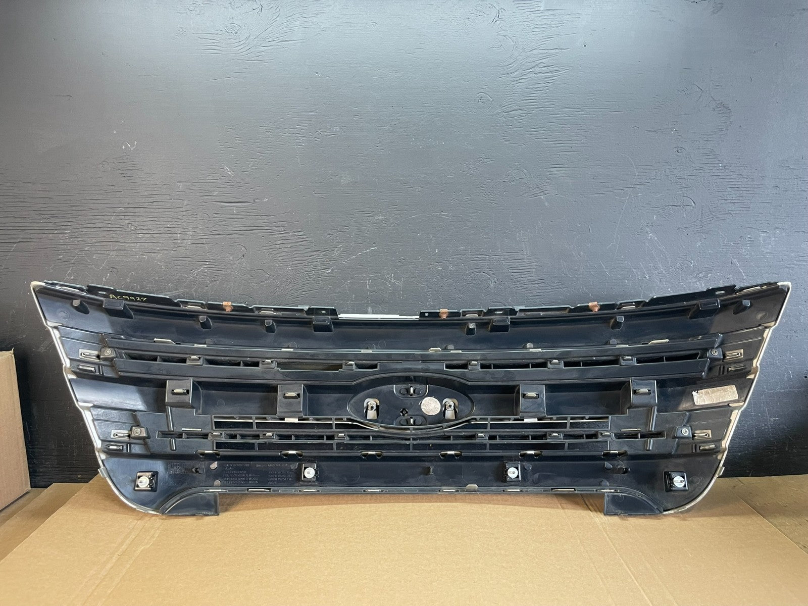 2011 to 2015 Ford Explorer Upper Front Grill Grille AC9927 DW7