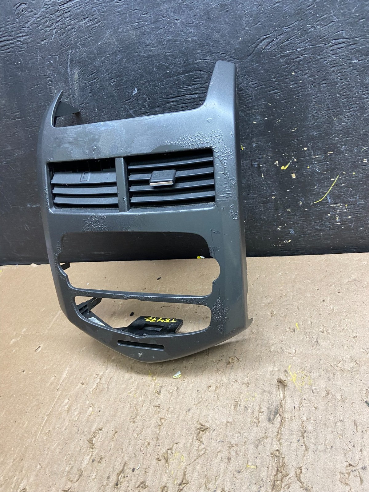 2012-2016 Chevrolet Sonic Center Dash Radio Air Vent Trim Bezel t8472 DG1