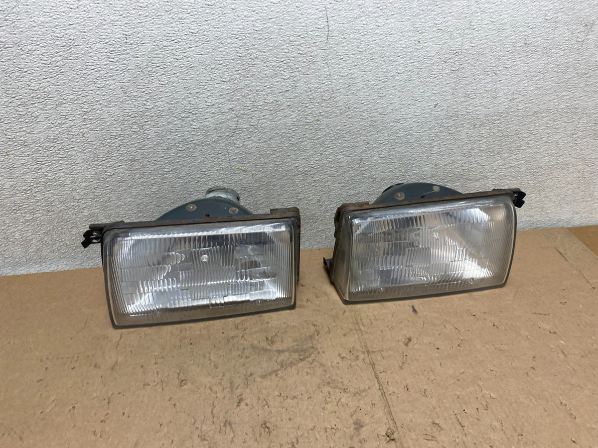 1986 to 1988 Mitsubishi Tredia Left+Right Set Side Headlights S4152 PS0