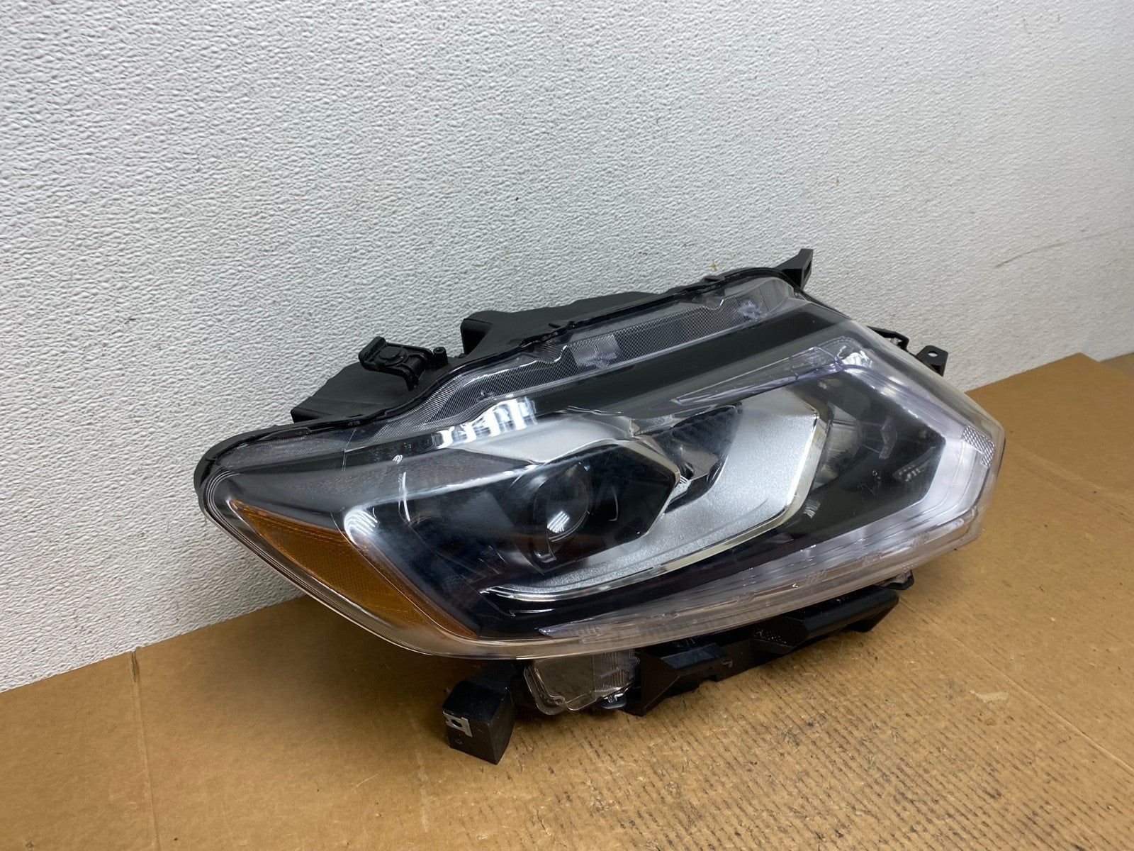 2014 2015 2016 Nissan Rogue Right Passenger RH Halogen Headlight TYC AE0281 DW2